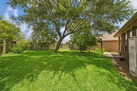 1619 S Lago Vista Drive Pearland TX 77581
