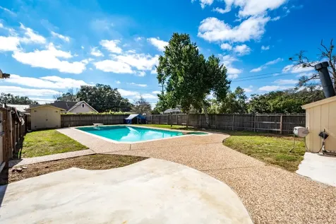 620 Bowie Street Liberty TX 77575