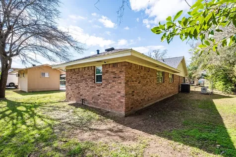 620 Bowie Street Liberty TX 77575