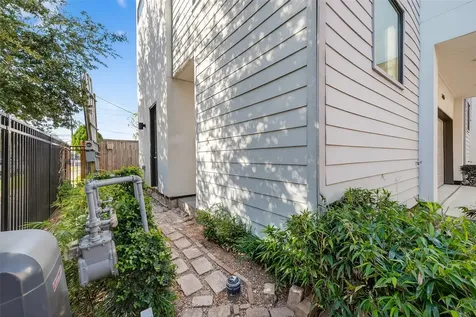 606 Pacific Street Houston TX 77006