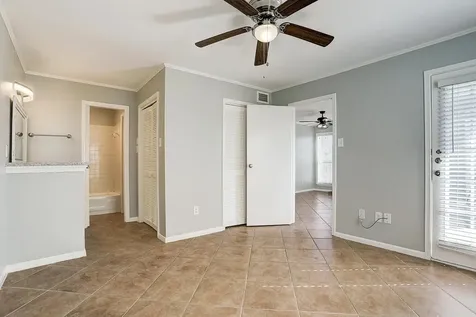18617 Egret Bay Boulevard 1001 Webster TX 77058