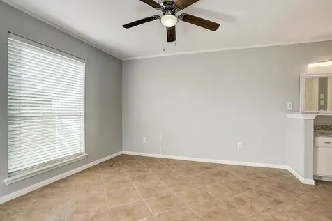 18617 Egret Bay Boulevard 1001 Webster TX 77058