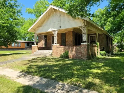 707 W Houston Street Clarksville TX 75426
