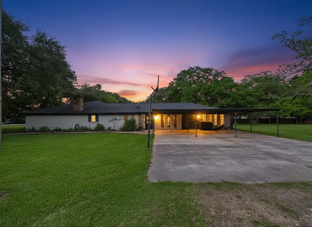 3037 County Road 536 Alvin TX 77511