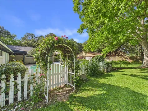 3037 County Road 536 Alvin TX 77511