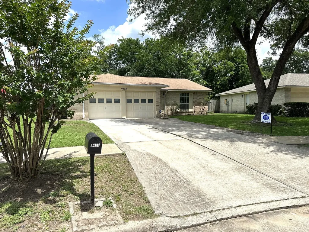 9822 Rumbling Wood Lane Houston TX 77086