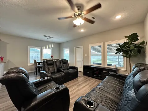 727 Road 5105 Cleveland TX 77327