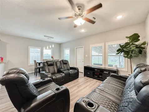 727 Road 5105 Cleveland TX 77327