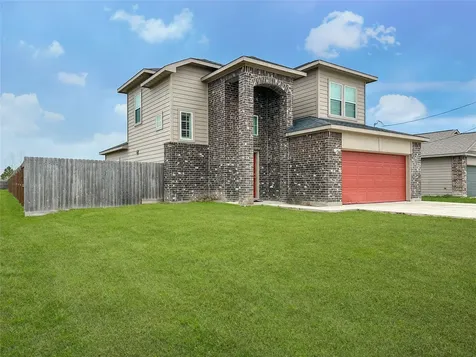 727 Road 5105 Cleveland TX 77327
