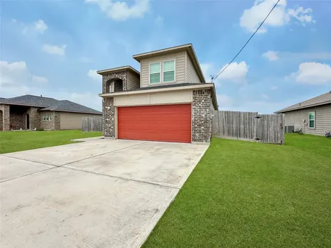 727 Road 5105 Cleveland TX 77327