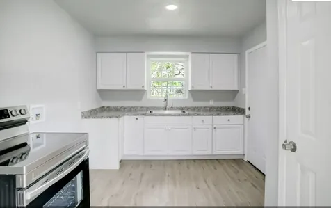 5123 Peachtree Street 1/2 Houston TX 77016