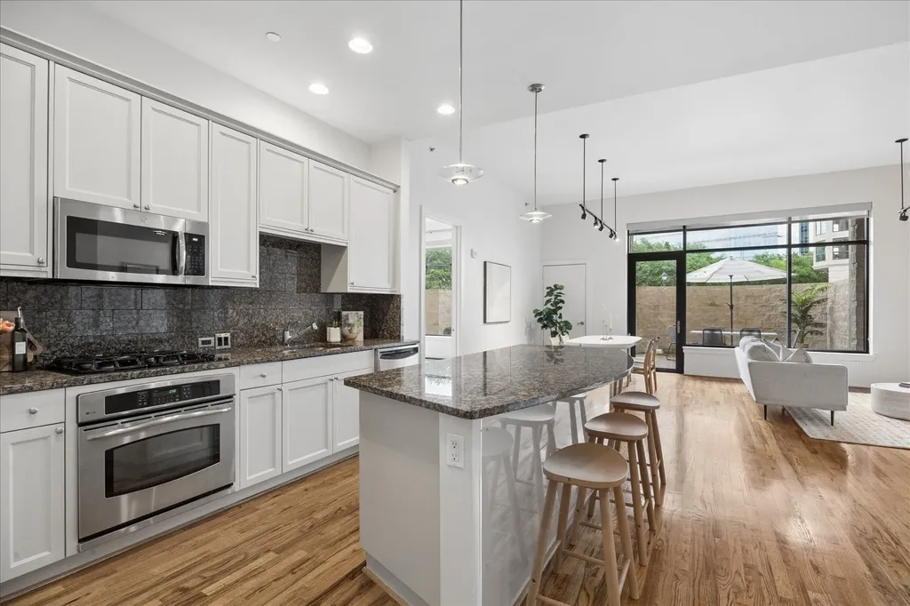 5005 Hidalgo Street 210 Houston TX 77056