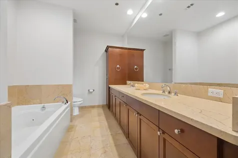5005 Hidalgo Street 210 Houston TX 77056