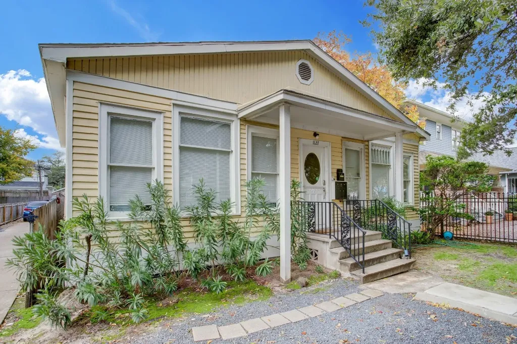 1127 Yale Street B Houston TX 77008
