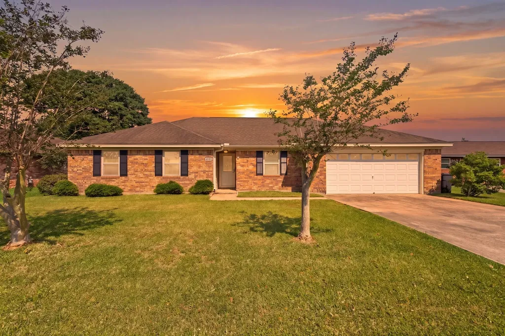 2714 Hughann Street Port Neches TX 77651