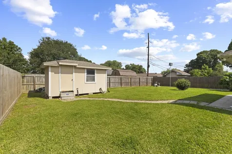 2714 Hughann Street Port Neches TX 77651