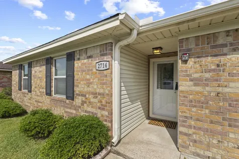2714 Hughann Street Port Neches TX 77651