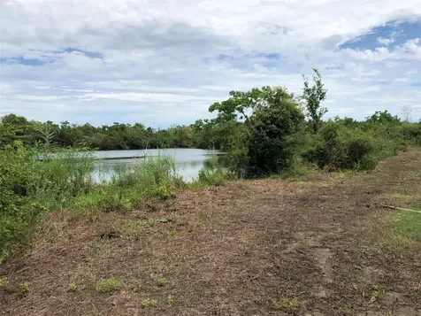 001 Steele Road Highlands TX 77562