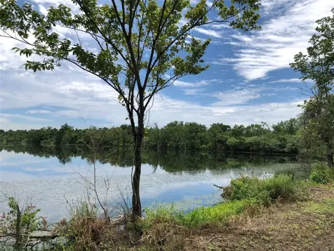 001 Steele Road Highlands TX 77562
