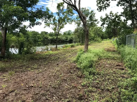 001 Steele Road Highlands TX 77562