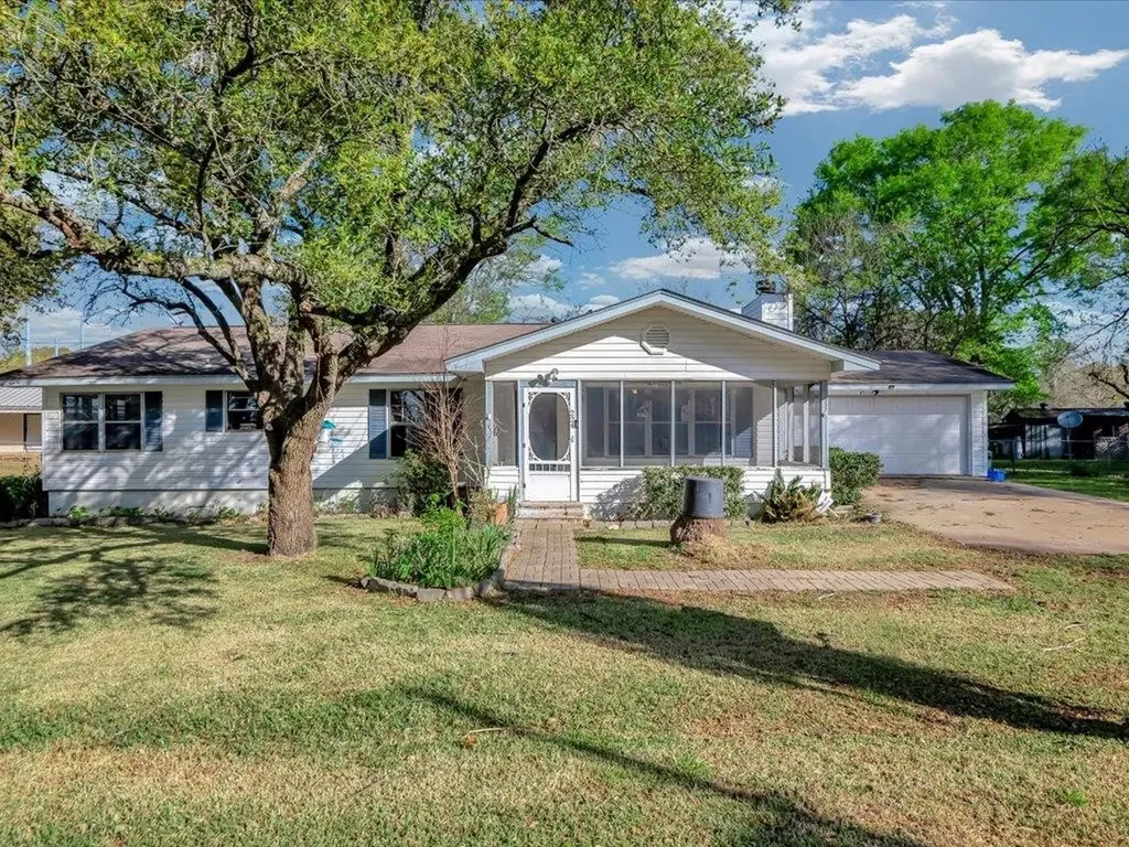 224 County Road 4674 Etoile TX 75944