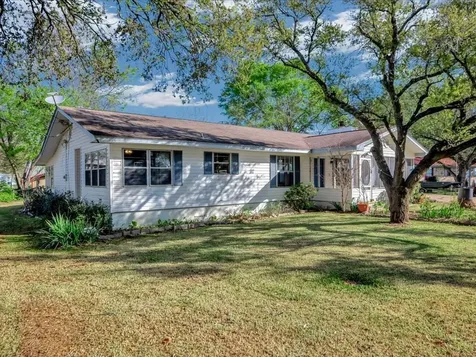 224 County Road 4674 Etoile TX 75944