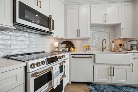 801 E Beach Drive Tw2305 Galveston TX 77550