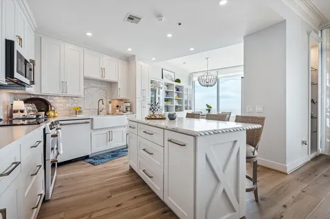 801 E Beach Drive Tw2305 Galveston TX 77550