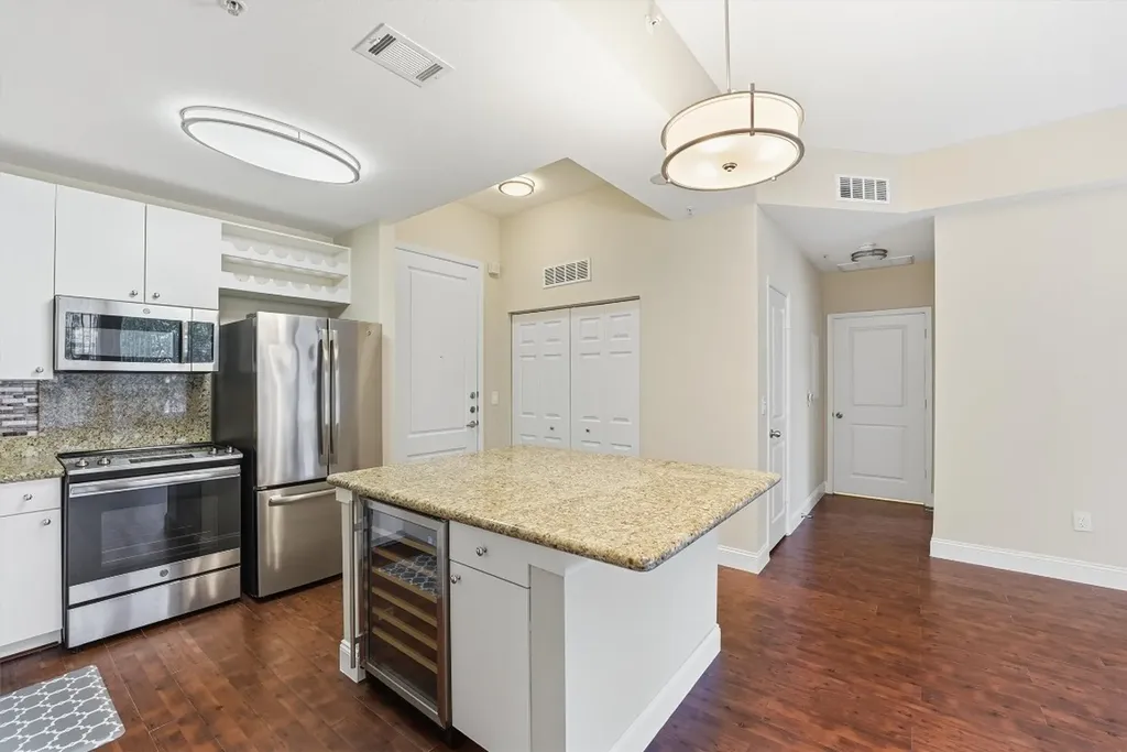3505 Sage Road 208 Houston TX 77056