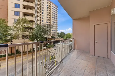 3505 Sage Road 208 Houston TX 77056