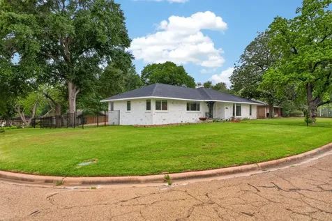 1602 Harrison Road Brenham TX 77833