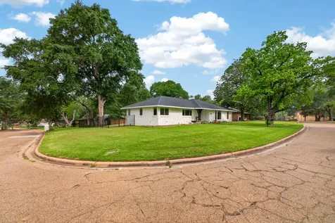 1602 Harrison Road Brenham TX 77833