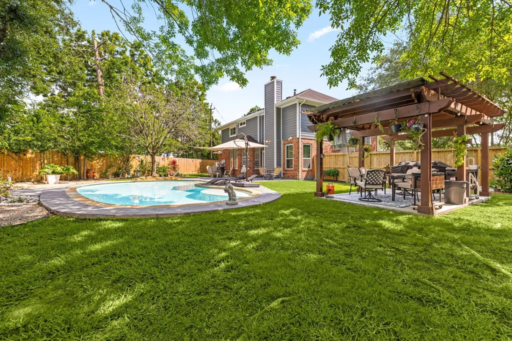 4602 Ten Sleep Lane Friendswood TX 77546