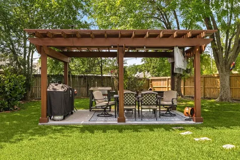 4602 Ten Sleep Lane Friendswood TX 77546