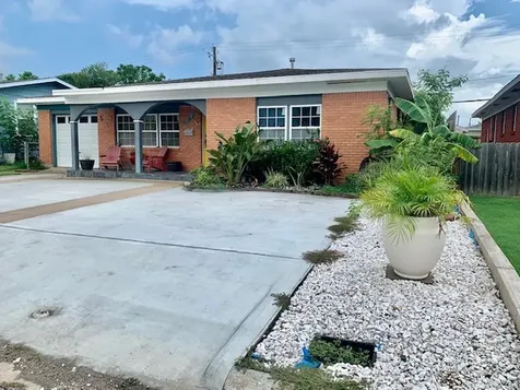 1114 Bayou Circle Galveston TX 77551