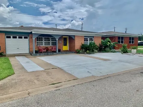 1114 Bayou Circle Galveston TX 77551