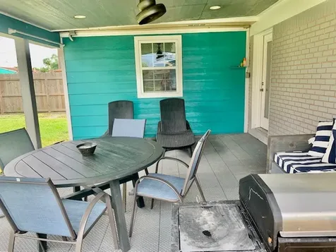 1114 Bayou Circle Galveston TX 77551