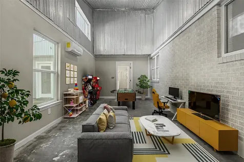 241 S Masonic Street Bellville TX 77418