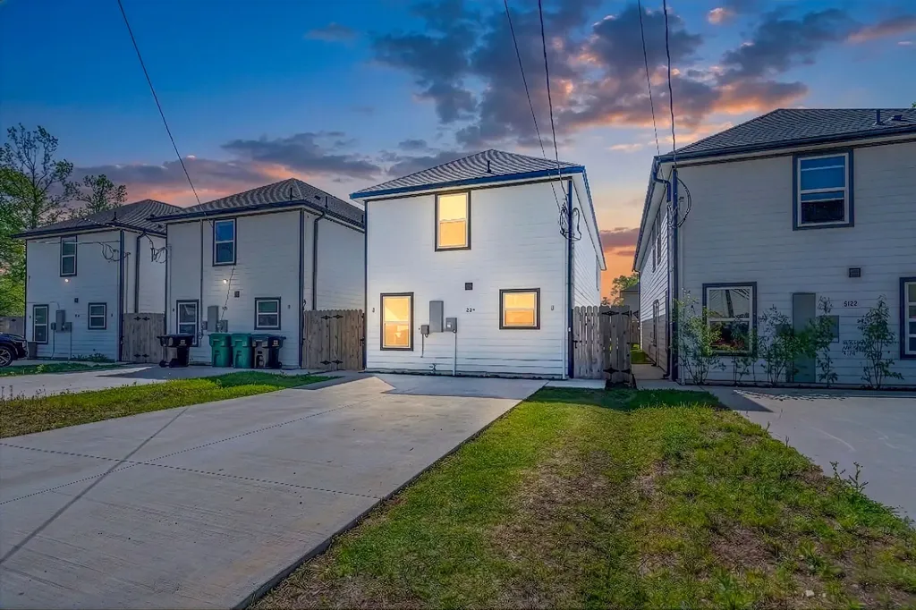8124 Sterlingshire Street A And B Houston TX 77078