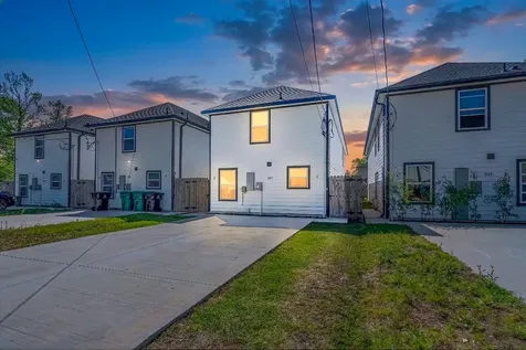 8124 Sterlingshire Street A And B Houston TX 77078