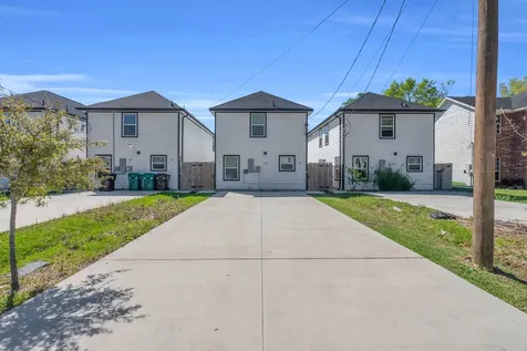 8124 Sterlingshire Street A And B Houston TX 77078