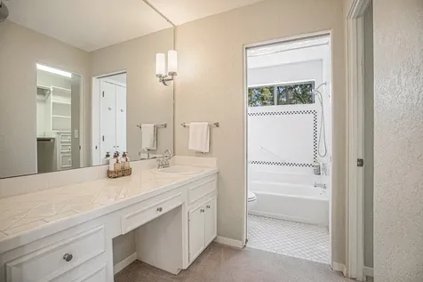 4 Del Oro Court Baytown TX 77521