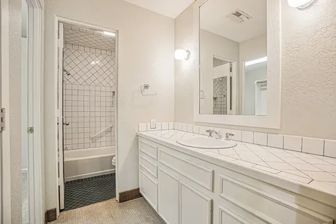 4 Del Oro Court Baytown TX 77521
