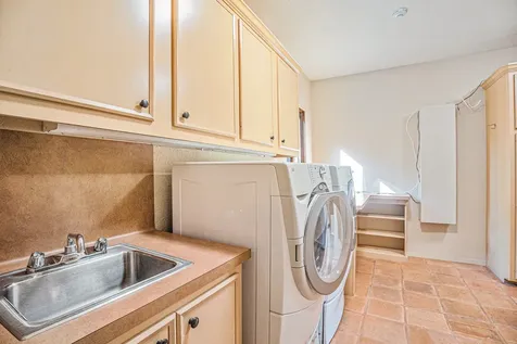 4 Del Oro Court Baytown TX 77521