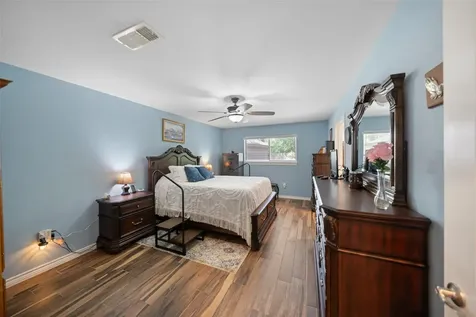 10710 Idlebrook Drive Houston TX 77070