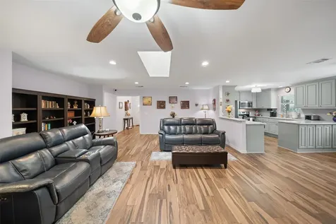 10710 Idlebrook Drive Houston TX 77070