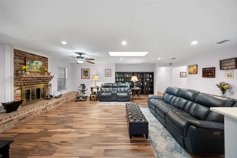 10710 Idlebrook Drive Houston TX 77070