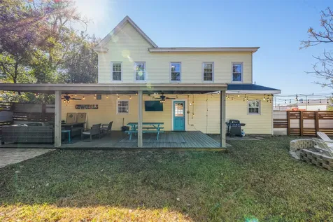 407 E Alamo Street Brenham TX 77833
