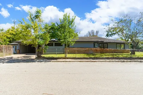 1230 W 4th Street Freeport TX 77541
