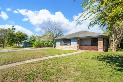 1230 W 4th Street Freeport TX 77541